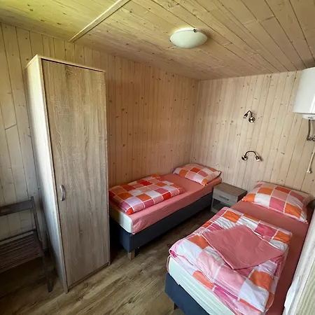 Domki-apartamenty Hals